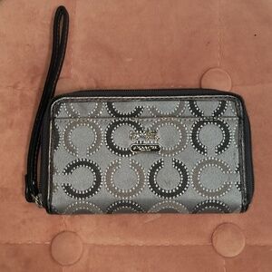 COACH MADISON DOT OP ART SIGNATURE C ZIP AROUND WRISTLET WALLET